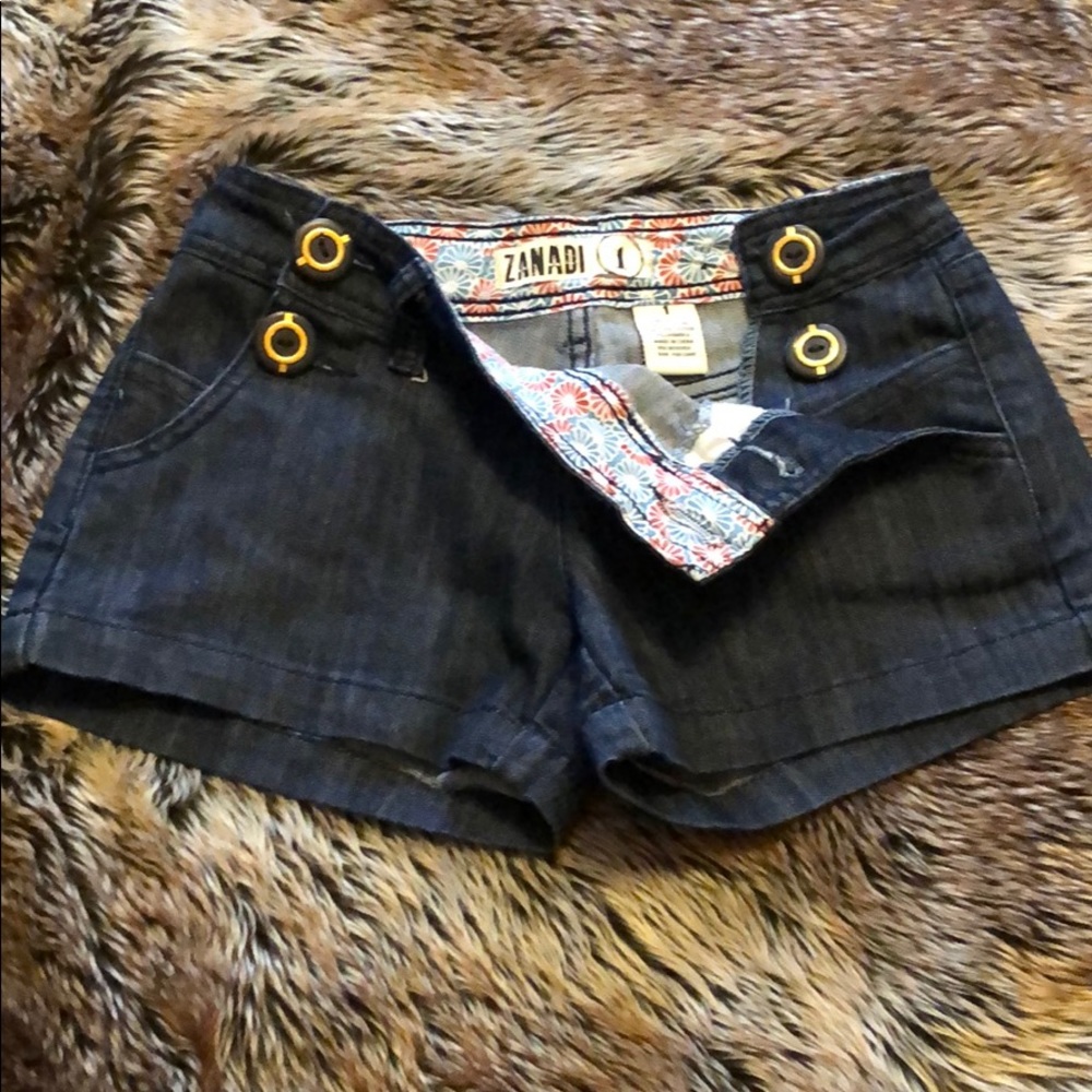Juniors mid-rise shorts